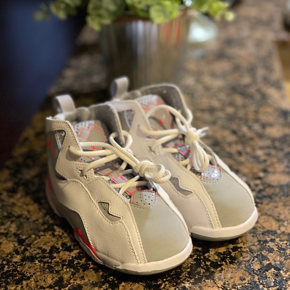Toddler Girls True Flight Jordan’s size 9